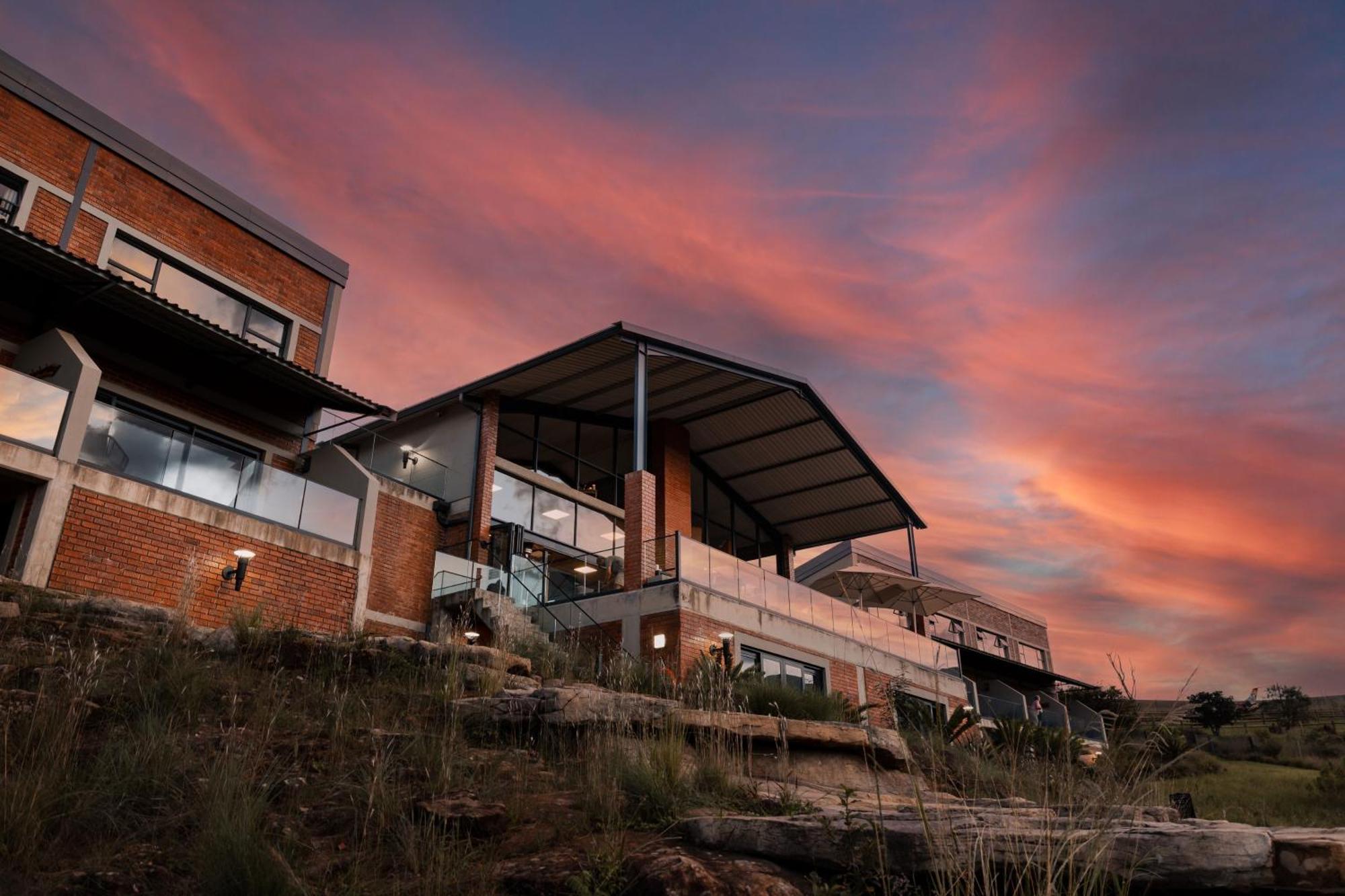Dragonview Lodge Champagne Valley Luaran gambar