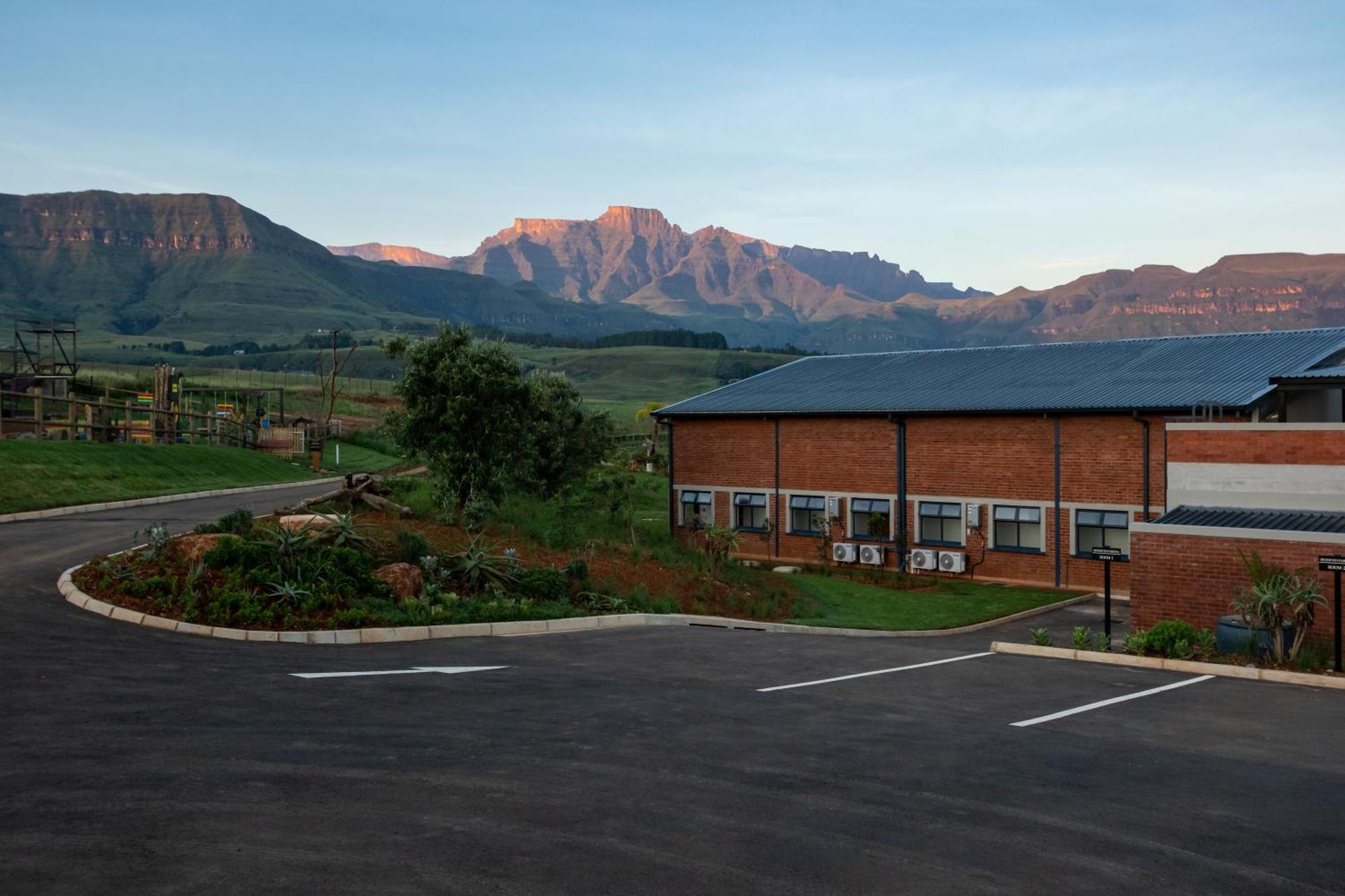 Dragonview Lodge Champagne Valley Luaran gambar